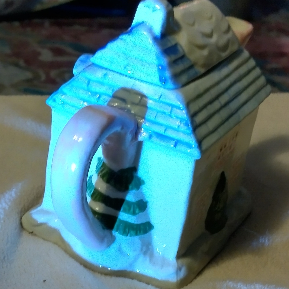 Holiday Tea Pot - Picture 9 of 10
